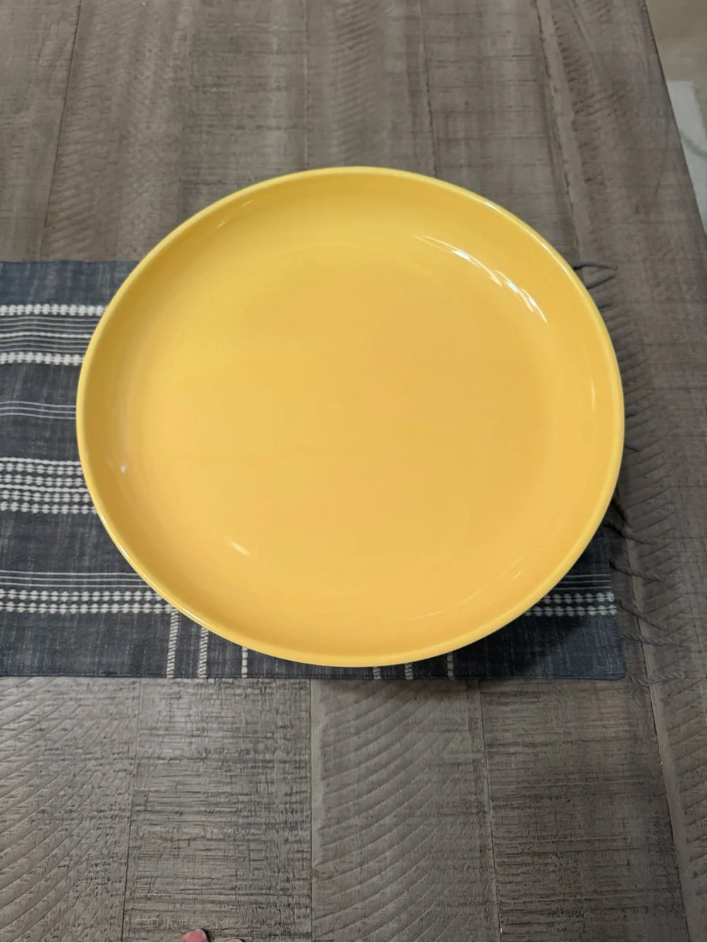 Farval Ceramic Pedestal Plate. - Picture 3 of 5